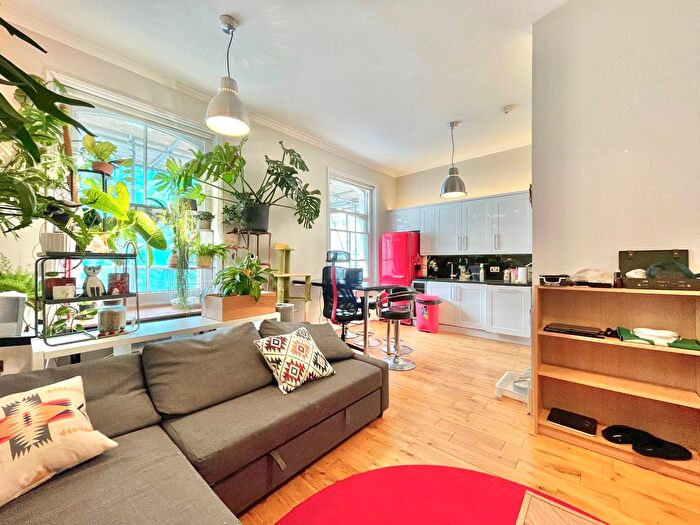 2 Bedroom Flat For Sale In D Leinster Square, London, W2