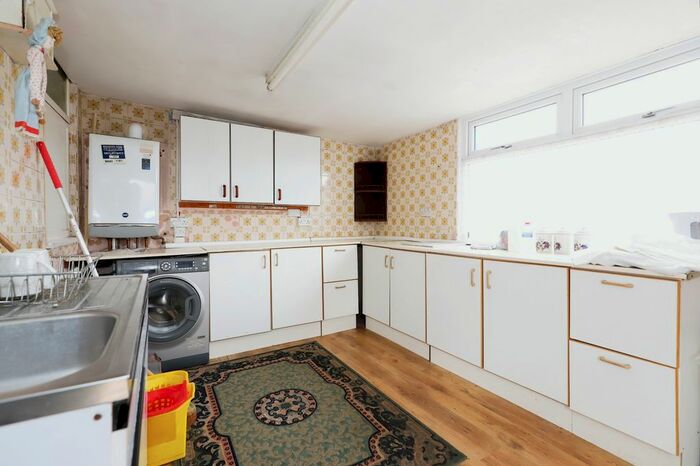2 Bedroom Bungalow For Sale In Wood Lane, Wolverhampton, West Midlands, WV10