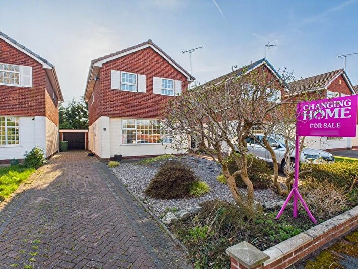 3 Bedroom Detached House For Sale In Makepeace Close, Vicars Cross, CH3