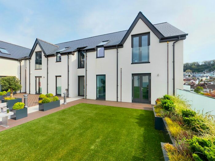 2 Bedroom Flat To Rent In Newton Road, Mumbles, Swansea, SA3