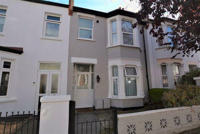 1 Bedroom Flat To Rent In Westcliff Park Drive, Westcliff-On-Sea, SS0