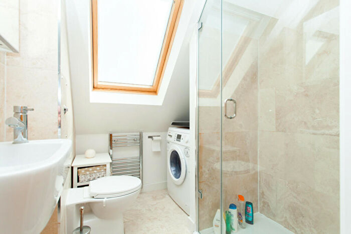 2 Bedroom Terraced House For Sale In Batley House, Stoke Newington, N16