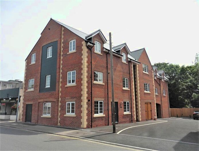 1 Bedroom Flat To Rent In West End Close, Chippenham, SN14