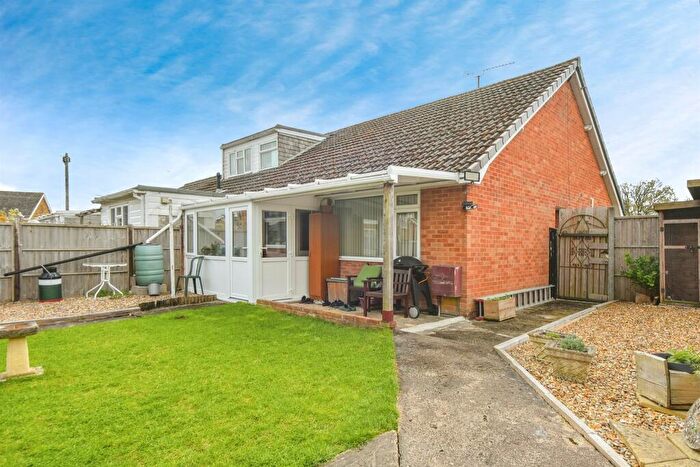 2 Bedroom Detached Bungalow For Sale In Fairway, Calne, SN11