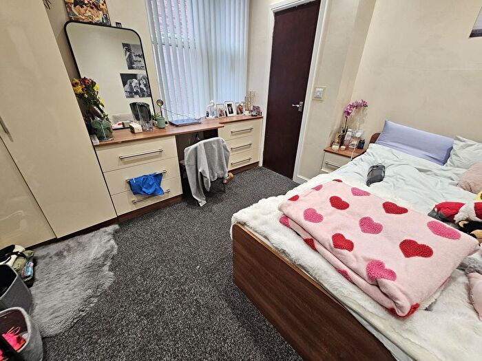 9 Bedroom Semi-Detached House To Rent In Saint Michael's Crescent, Leeds, LS6