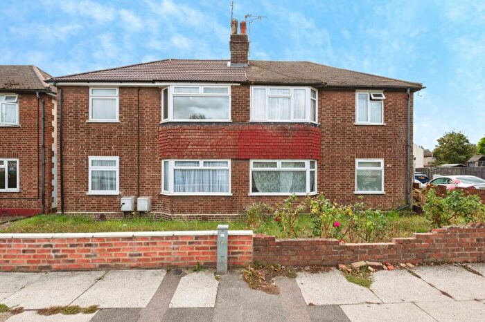 2 Bedroom Flat For Sale In London Road, Northfleet, Gravesend, Kent, DA11