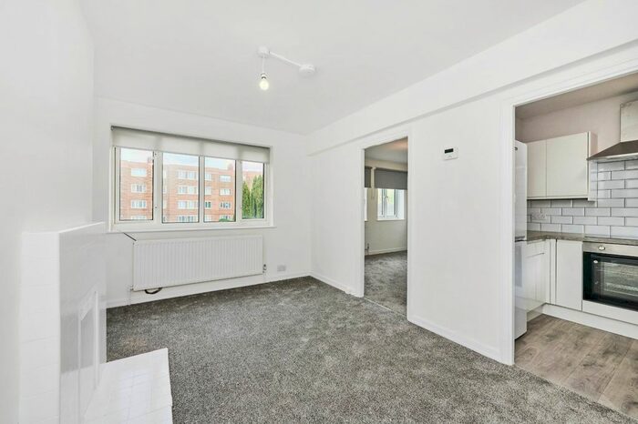 1 Bedroom Flat To Rent In Coleman Court, Kimber Road, London, SW18