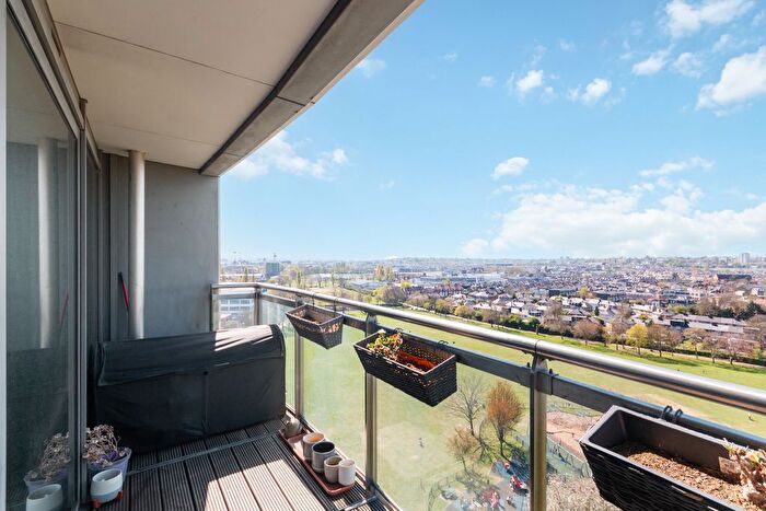 2 Bedroom Flat To Rent In Mapleton Road, London, SW18