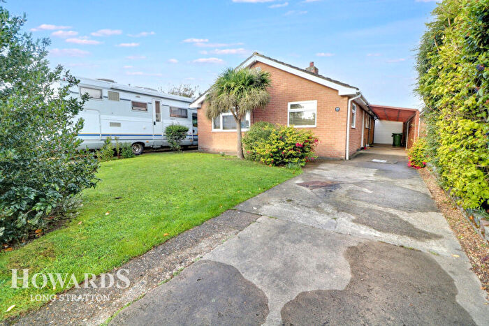3 Bedroom Bungalow For Sale In Lime Tree Avenue, Long Stratton, NR15