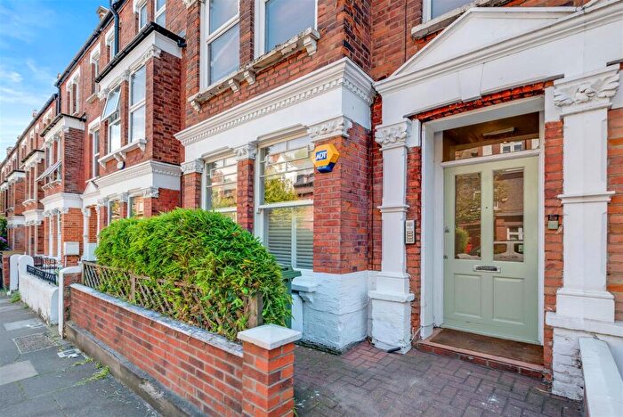 2 Bedroom Flat For Sale In Agincourt Road, Hampstead Heath, NW3
