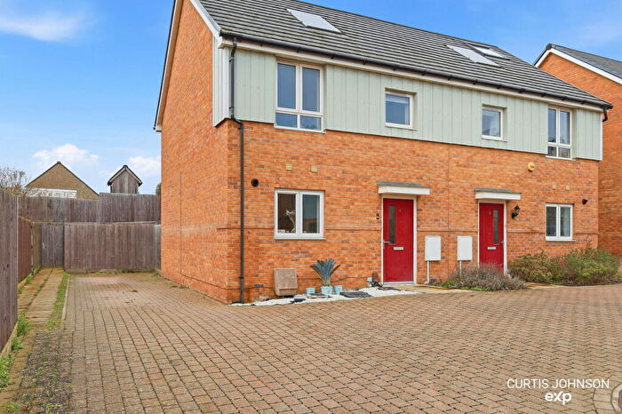 3 Bedroom Semi-Detached House For Sale In Culverin Avenue, Grays, RM16