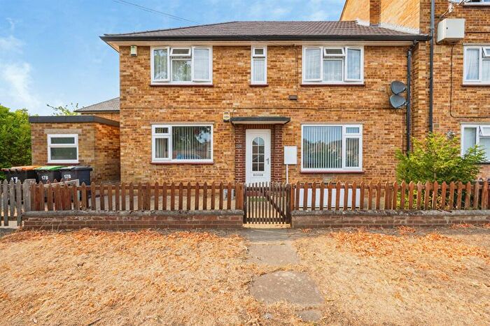 2 Bedroom Apartment For Sale In Lovell Road, Bedford, MK42