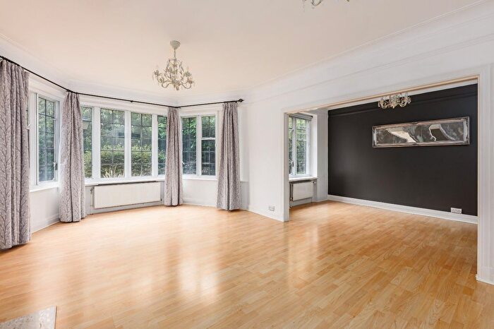 3 Bedroom Flat To Rent In Gonville House, Manor Fields, SW15