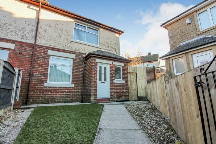 2 Bedroom Semi-Detached House To Rent In Pendle Close, Bacup, OL13