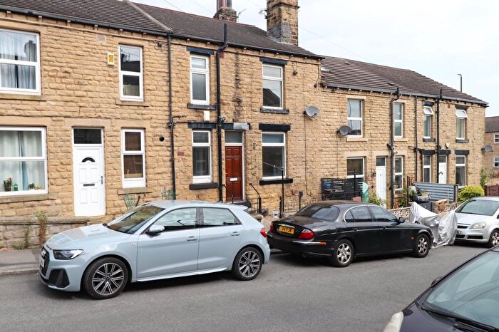 1 Bedroom Detached House To Rent In Nunthorpe Road, Leeds, West Yorkshire, LS13