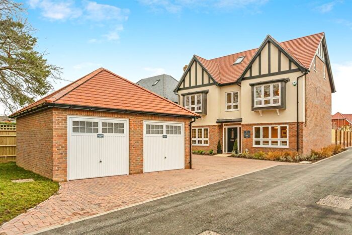 5 Bedroom Detached House For Sale In Folders Lane, Burgess Hill, RH15