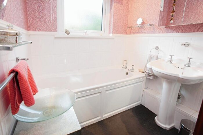 2 Bedroom Detached Bungalow For Sale In New Road, Ynysybwl, Pontypridd, CF37