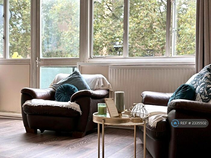 3 Bedroom Maisonette To Rent In Paymal House, London, E1