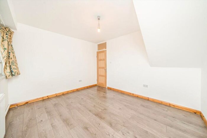 2 Bedroom Flat To Rent In Sidney Street, Whitechapel, E1
