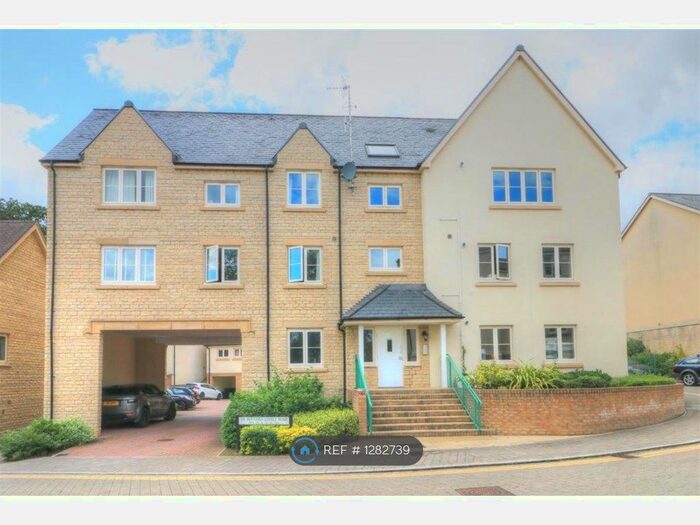 1 Bedroom Flat To Rent In Sir Bernard Lovell Road, Malmesbury SN16