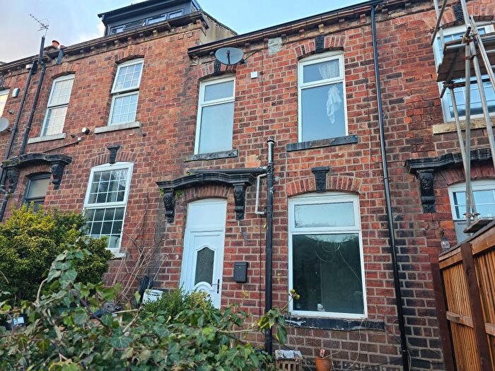 3 Bedroom Terraced House To Rent In South View, Frizinghall, Bradford, BD9