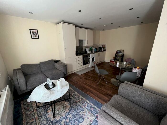 2 Bedroom Apartment To Rent In Brunswick Court, Leeds, LS2