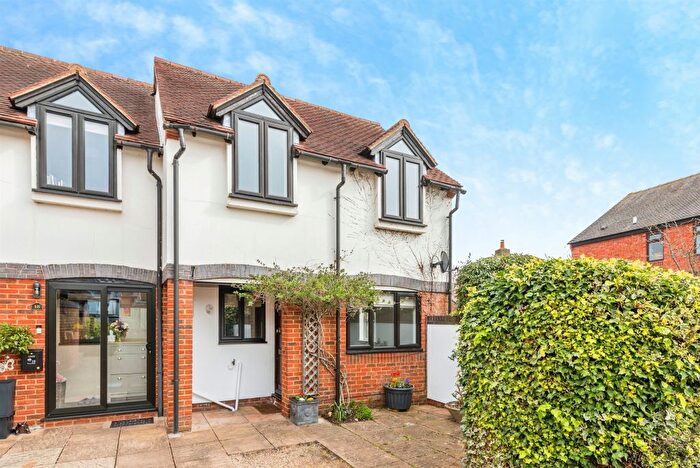2 Bedroom End Terrace House For Sale In Swan Walk, Thame, OX9