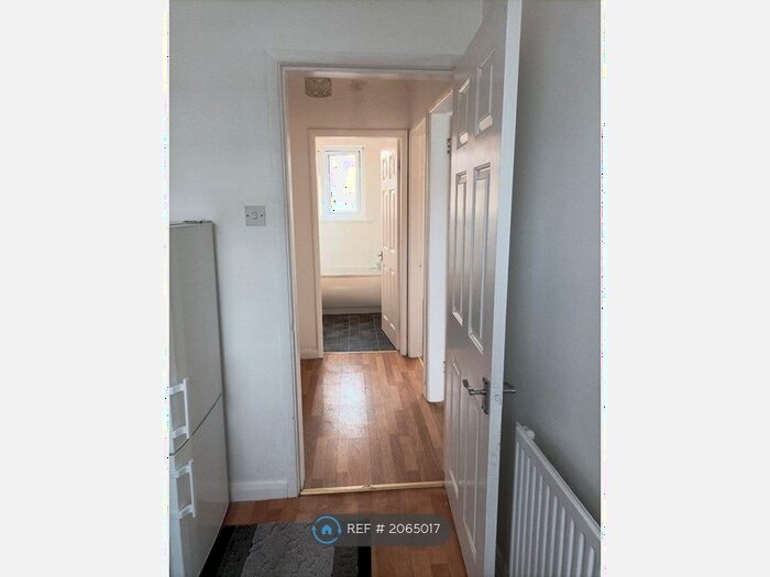 1 Bedroom Flat To Rent In Grosvenor Road, Greater London, RM8