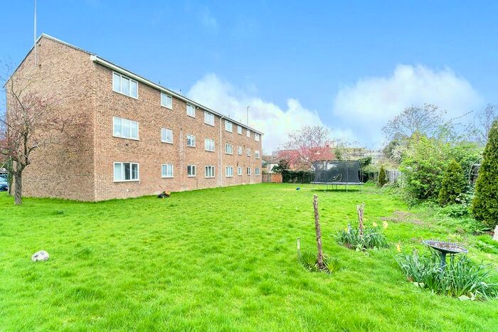 2 Bedroom Flat To Rent In Jengar Close, Sutton, SM1