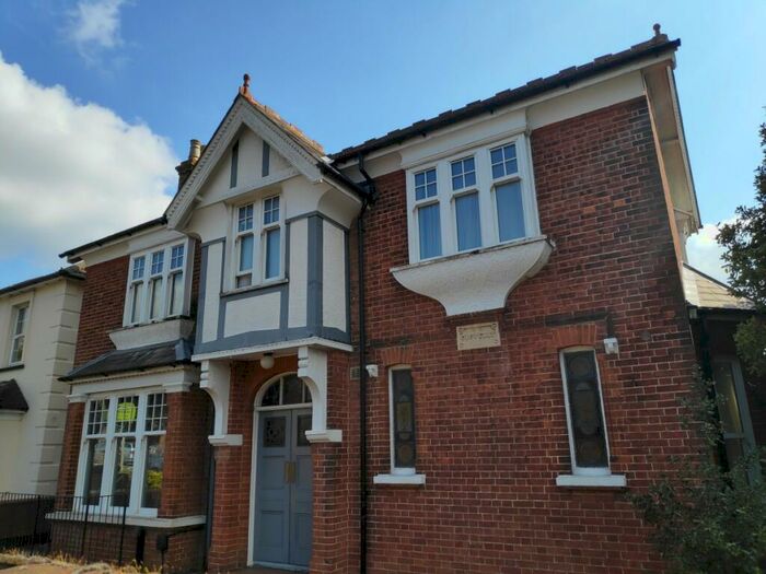 Flat To Rent In Brighton Road, Redhill, RH1