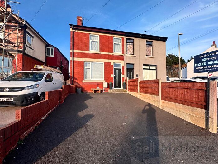 3 Bedroom Semi Detached House For Sale In Vicarage Lane, Blackpool, FY4