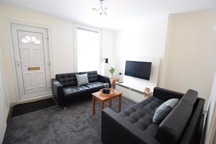 2 Bedroom End Of Terrace House To Rent In St. Faiths Street - Student House - /, LN1