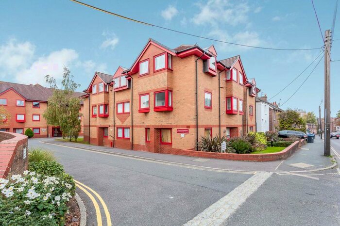 1 Bedroom Apartment To Rent In Franklynn Road, Haywards Heath, RH16