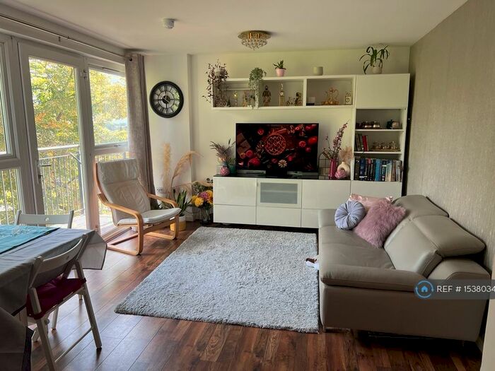 2 Bedroom Flat To Rent In Regal House, London, IG2