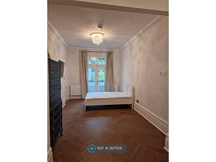 Studio To Rent In St. Georges Road, London, SE1
