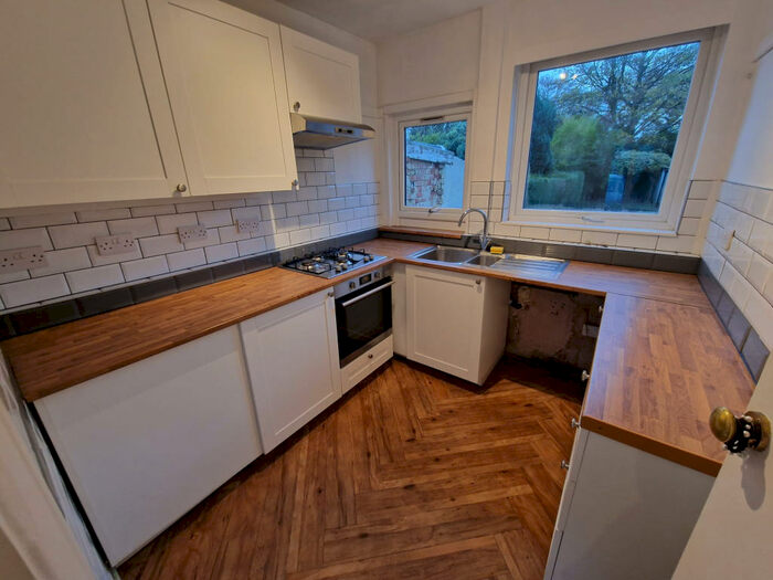 3 Bedroom Semi-Detached House To Rent In School Road, Solihull, B90