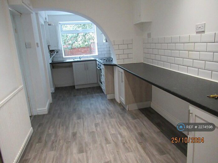 3 Bedroom Semi-Detached House To Rent In Hawthorn Road, Chester, CH4