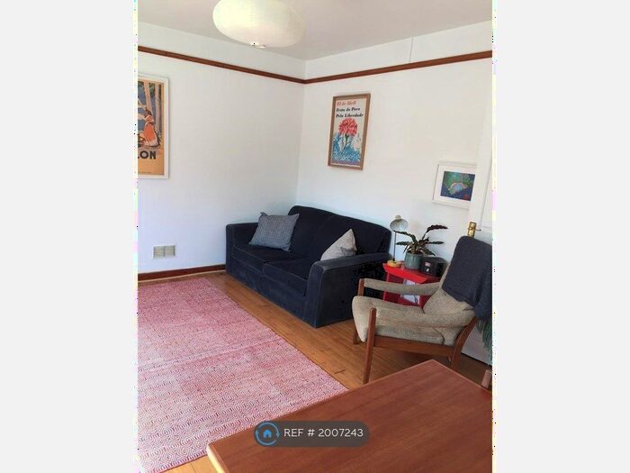 2 Bedroom Flat To Rent In Knapdale Close, London, SE23