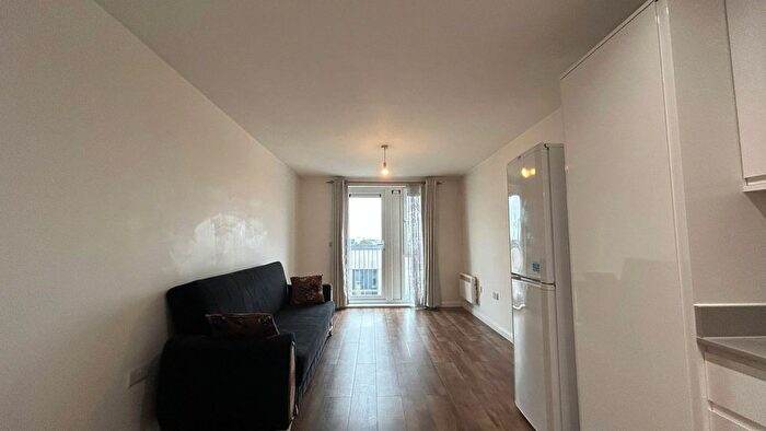 1 Bedroom Flat To Rent In Grand Union House, Stoke Road, Slough, SL2