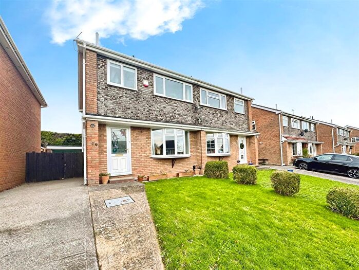 3 Bedroom Semi Detached House For Sale In Stuart Avenue, Chepstow, NP16