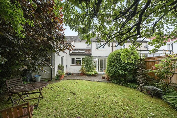 4 Bedroom Semi-Detached House For Sale In Marston, Oxford, OX3