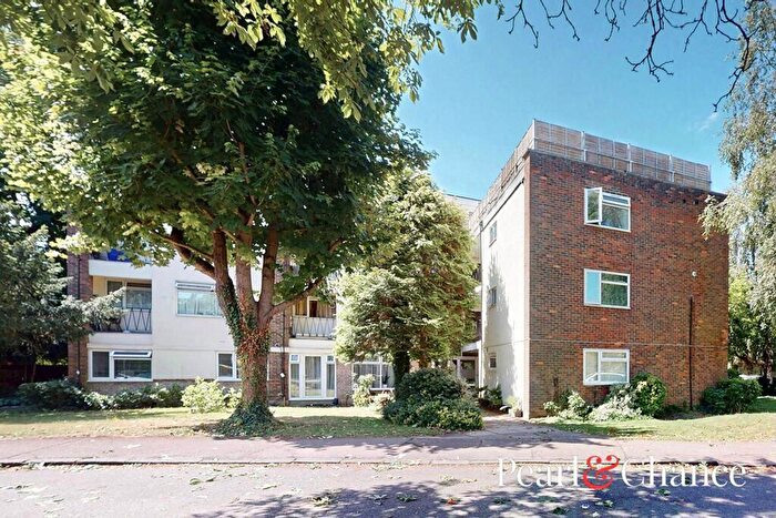 1 Bedroom Apartment For Sale In Dunraven Drive, Enfield, EN2