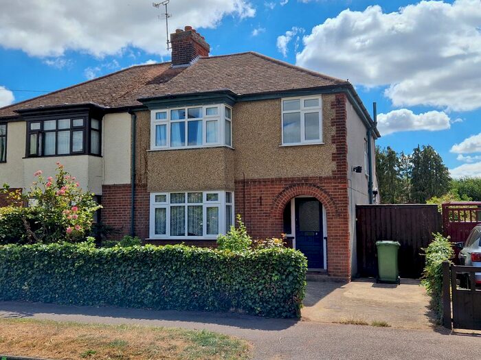 3 Bedroom Semi-Detached House To Rent In Chesterfield Road, Cambridge, CB4