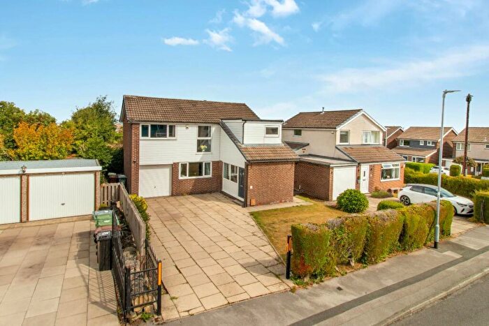 4 Bedroom Detached House For Sale In Moorside View, Drighlington, BD11