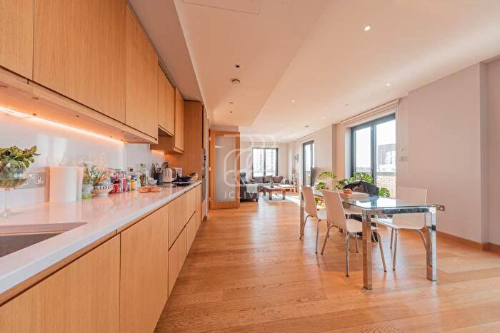 4 Bedroom Maisonette To Rent In Ram Quarter, London, SW18