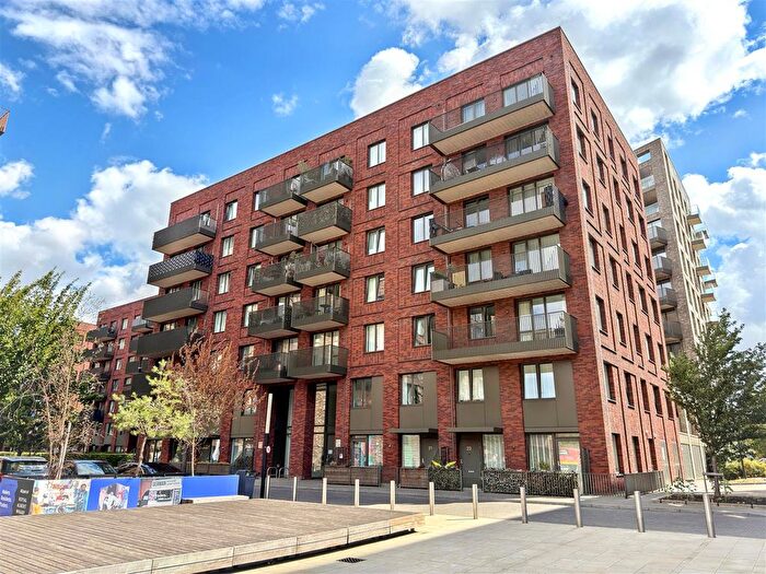 2 Bedroom Flat For Sale In Shackleton Way, London, E16