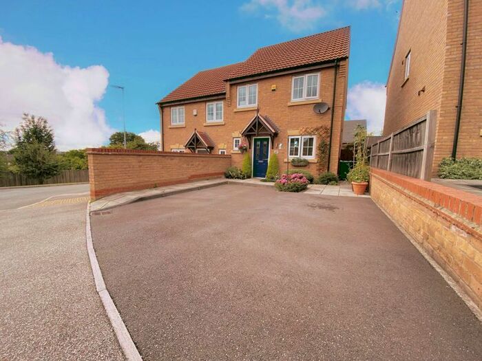 3 Bedroom Semi-Detached House To Rent In Meldrum Drive, Gainsborough DN21