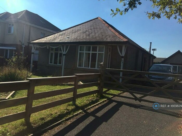 4 Bedroom Detached House To Rent In Redhill Drive, Bournemouth, BH10