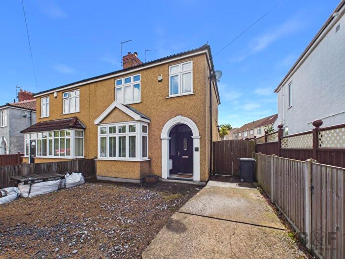 3 Bedroom Semi-Detached House For Sale In Duncombe Lane, Bristol, BS15