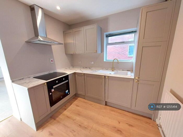 1 Bedroom Flat To Rent In New Road, Chilworth, Guildford, GU4